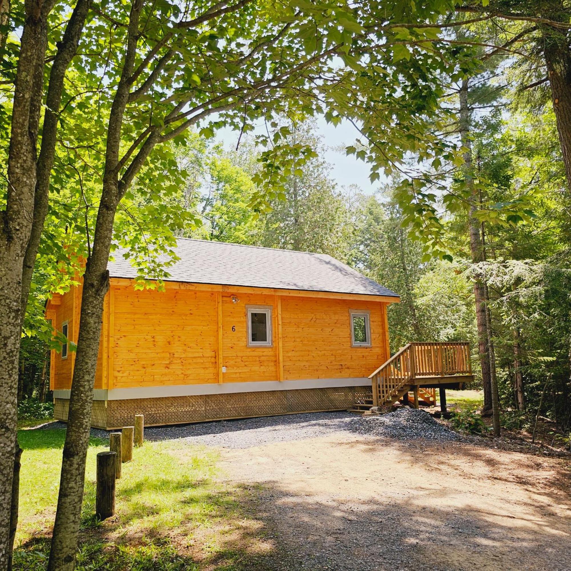 Parkway Cottage Resort And Trading Post Dwight Екстер'єр фото